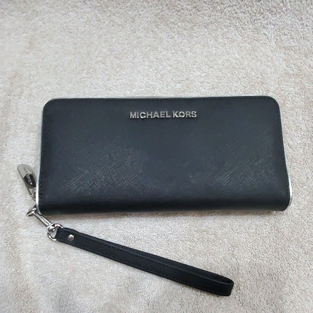 Michael Kors wristlet